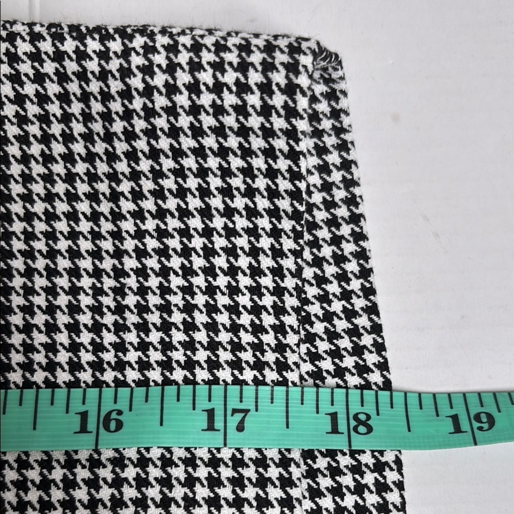Lauren Ralph Lauren Women's Black and White Herringbone Bermuda Shorts in EUC. - Picture 5 of 9